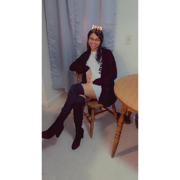 Vanessa Sabater - Poshmark Profile Picture of Vanessa Sabater (@vani_01040_12) on Poshmark