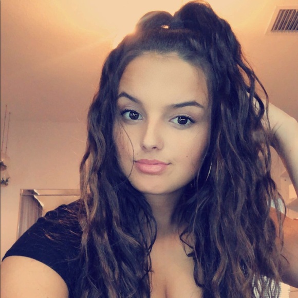 Profile Picture of Ava Lovelace (@avalovelce) on Poshmark
