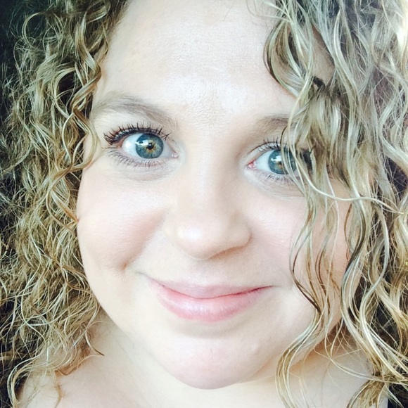 Profile Picture of Candice Page (@crpage7584) on Poshmark
