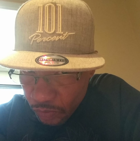 Profile Picture of Robert Fulton (@robert12354) on Poshmark