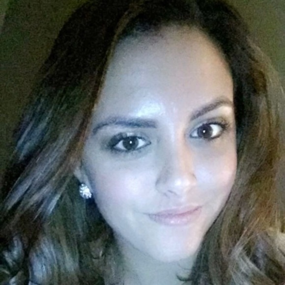 Profile Picture of Krystal Wolfe (@krystal0622) on Poshmark