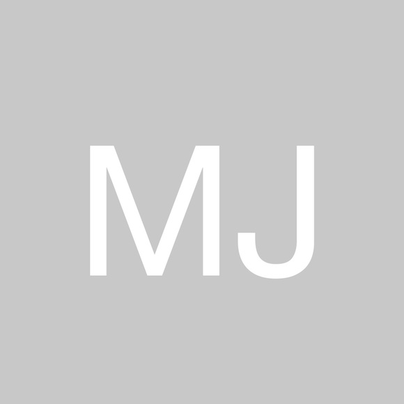 Profile Picture of Maxine James (@maxineja) on Poshmark