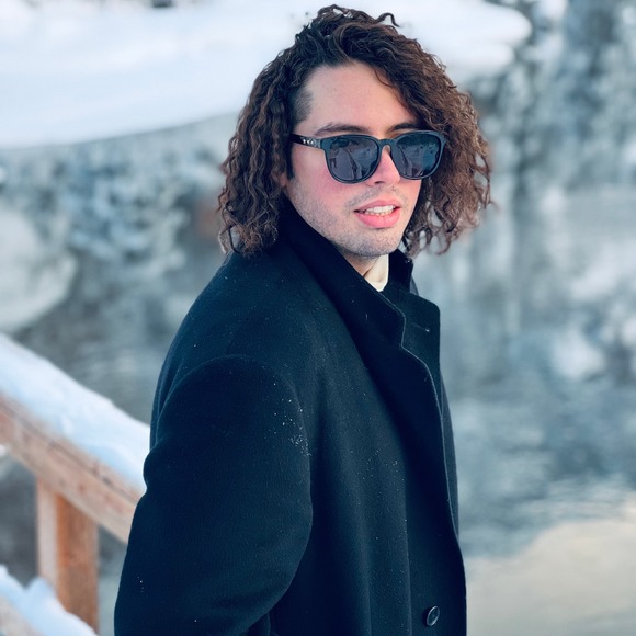 Profile Picture of Dušan Vujnović (@livegether78) on Poshmark