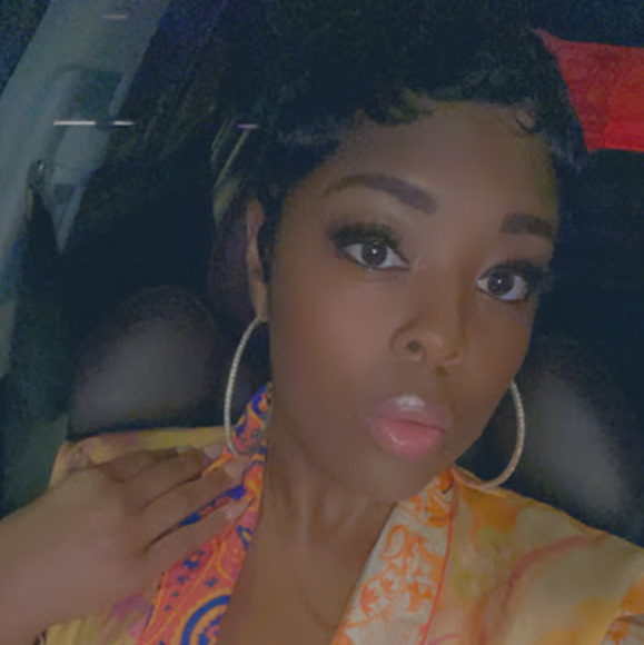 Profile Picture of Dominique Armstrong (@dominiquearm982) on Poshmark