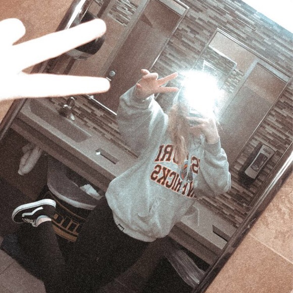 Profile Picture of Kaylin Lindstedt (@k_lindstedt) on Poshmark