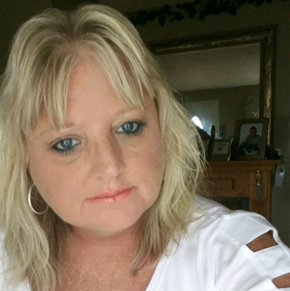Profile Picture of Sylvia Singleton (@sylvia6867) on Poshmark