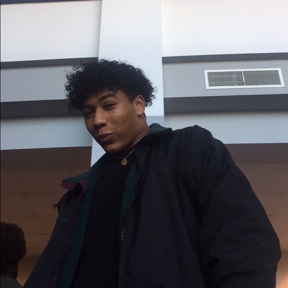 Profile Picture of Efe Unuigbe (@efeunuigbe1) on Poshmark