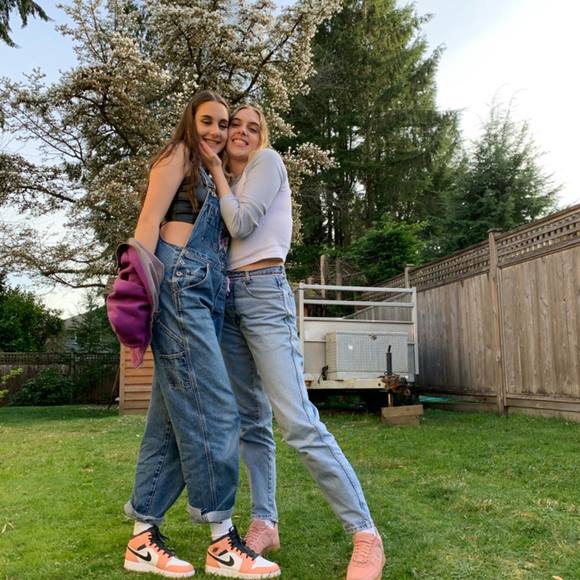 Profile Picture of Hannah Sluis (@hannahsluis) on Poshmark