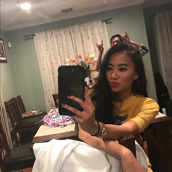 Profile Picture of Czarina Ubungen (@czarinau) on Poshmark