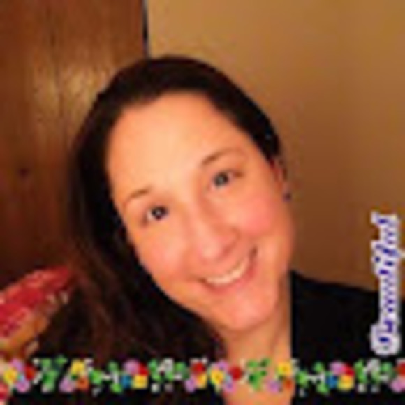 Profile Picture of Mary Difiore (@mdcannoli) on Poshmark