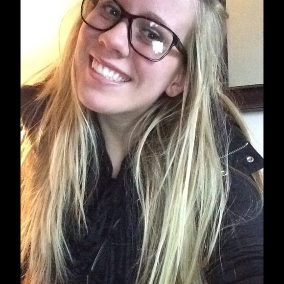 Profile Picture of Lisa Talaski (@lisatalaski) on Poshmark