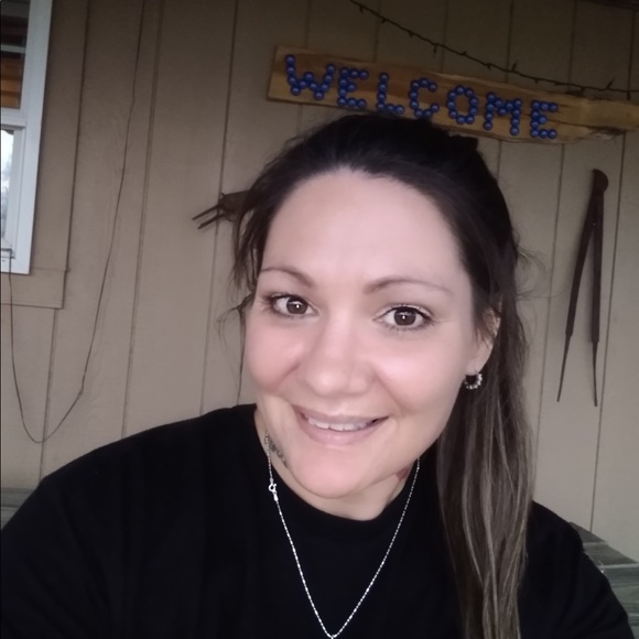 Profile Picture of Amy Grimmer (@amy_grimmer) on Poshmark