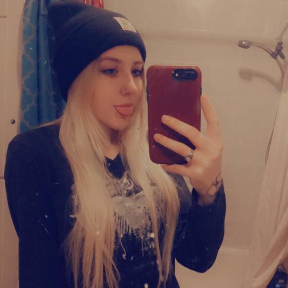 Profile Picture of Jescie Weelborg (@jescie) on Poshmark