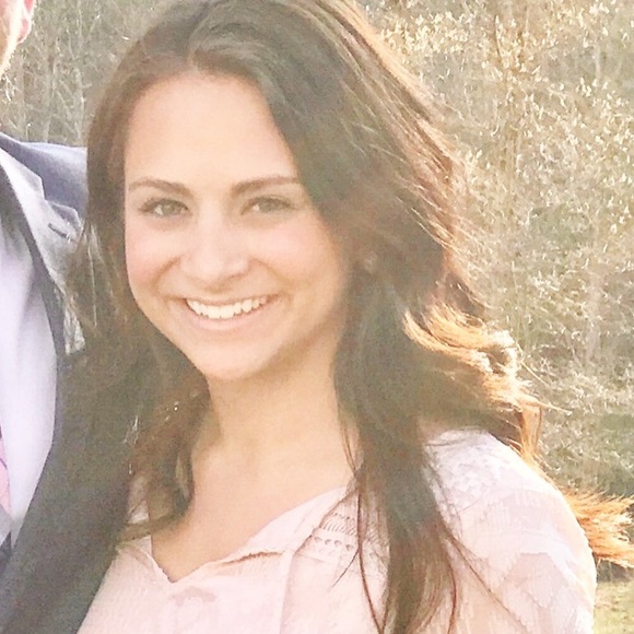 Profile Picture of Stephanie Vance (@smcalderon92) on Poshmark