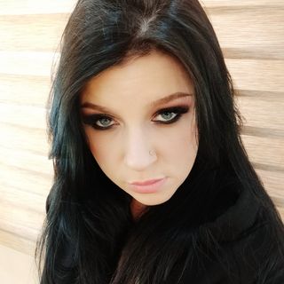 Profile Picture of Julia Grier (@Julia-Grier) on Facebook