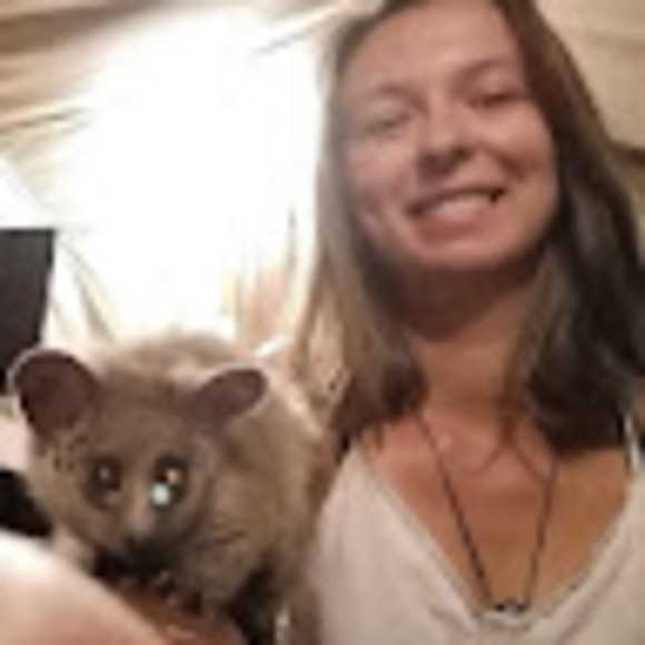 Profile Picture of Lauraleen Altmeyer (@lauraleen_a) on Poshmark