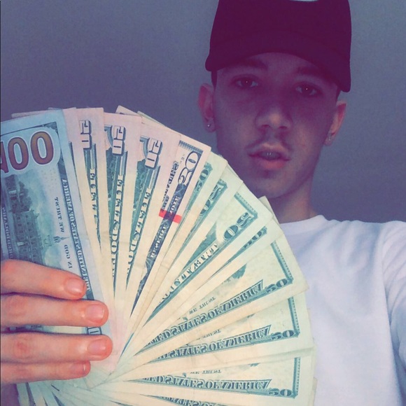 Profile Picture of Bruce Chapman (@brucewthejuice) on Poshmark