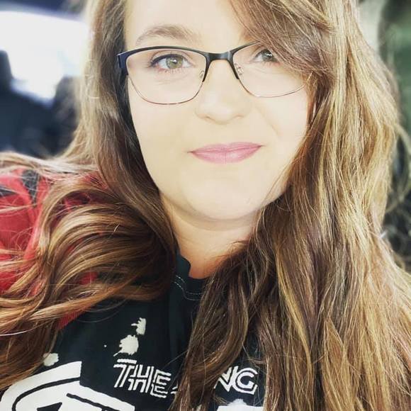 Profile Picture of Chelsey Stapleton (@chelseyrenia) on Poshmark