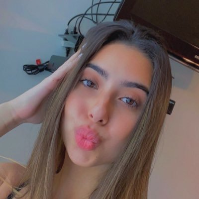 Profile Picture of Staci Esterman (@staciesterman) on Twitter
