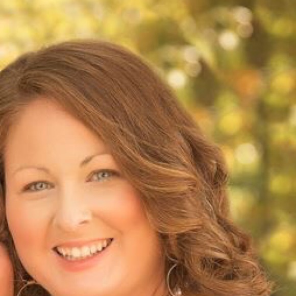 Profile Picture of Amanda Walden (@walden5) on Poshmark
