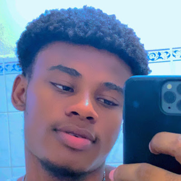 Profile Picture of Makaly Brutus (@makalybrutus89) on Poshmark