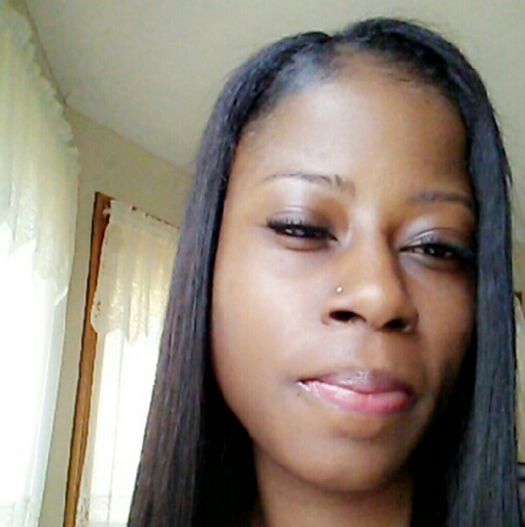 Profile Picture of Hakeemah Hopkins (@sanegangboo) on Poshmark