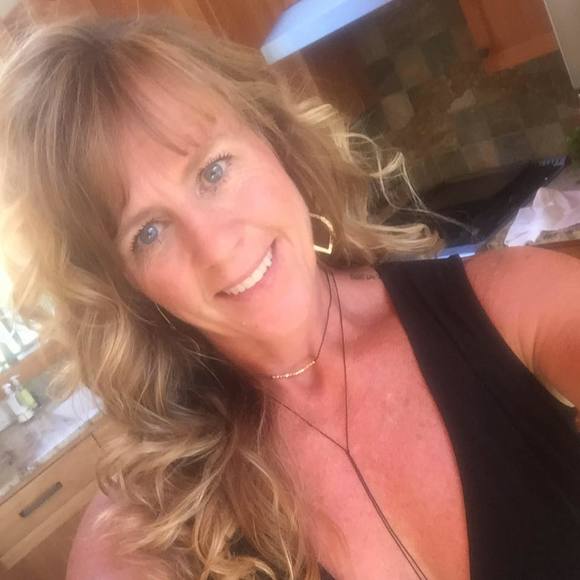 Stephanie Frykberg - Poshmark Profile Picture of Stephanie Frykberg (@sfrykberg) on Poshmark