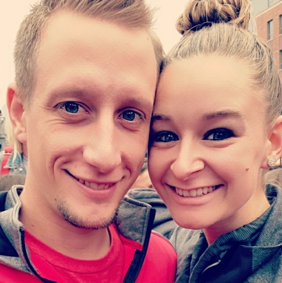 Profile Picture of Nicole Bicknase (@nbicknase) on Poshmark