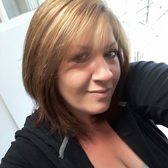 Profile Picture of Kim Tello (@kimtello) on Poshmark