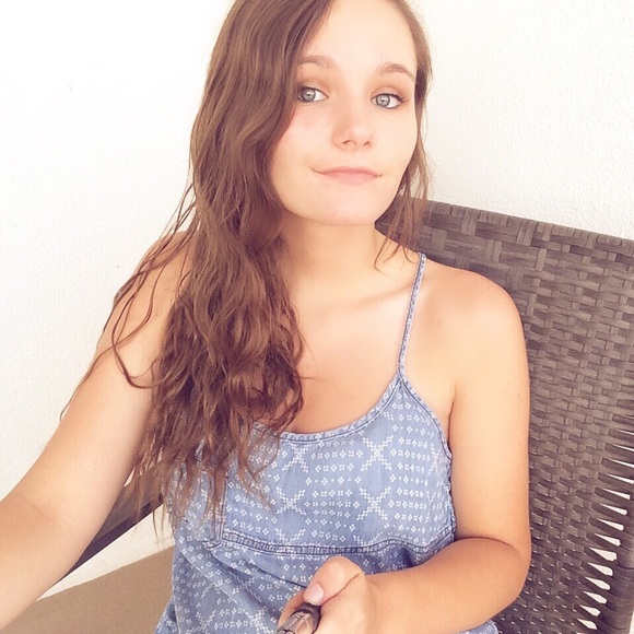 Profile Picture of Alexis Neill (@alexisbryella) on Poshmark