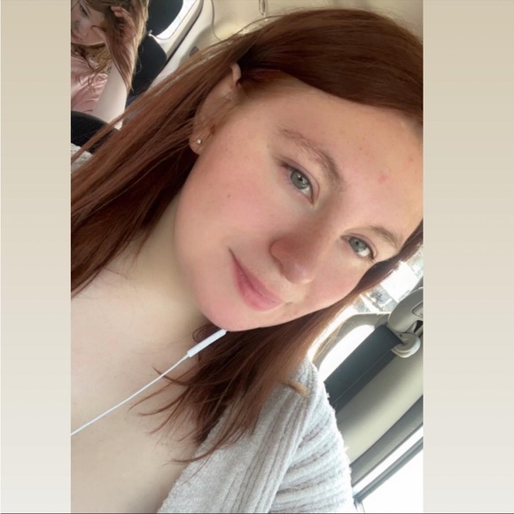 Profile Picture of Shirley Rindosh (@shirleyrindosh) on Poshmark