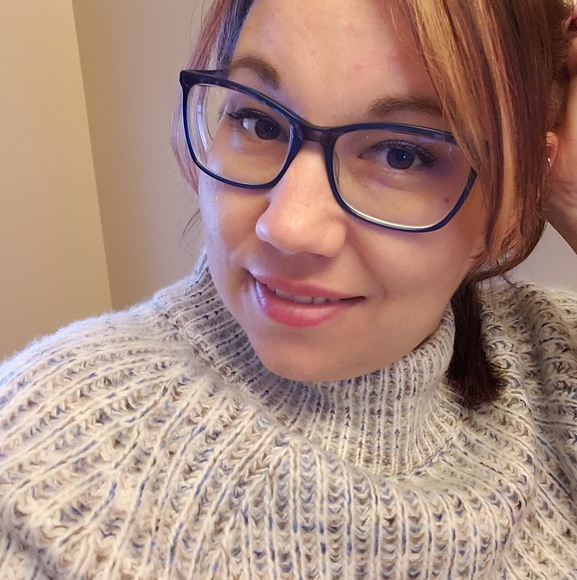 Profile Picture of Renee Wright (@reneewright83) on Poshmark