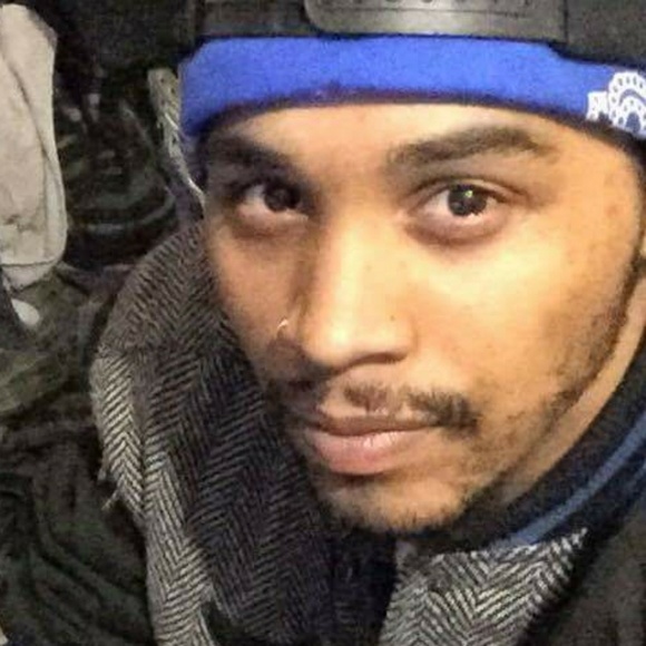 Profile Picture of Benjamin Lantz (@benscampus) on Poshmark