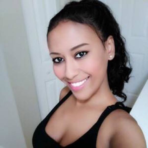 Profile Picture of Tia Wubneh (@tiawubneh) on Poshmark