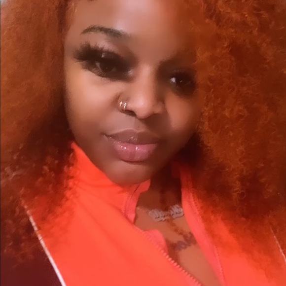 Profile Picture of Moemoe Holmes (@moemoe25) on Poshmark