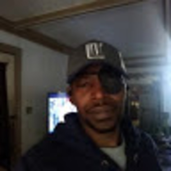 Profile Picture of Steven Hendricks (@wwwstevensshoes) on Poshmark