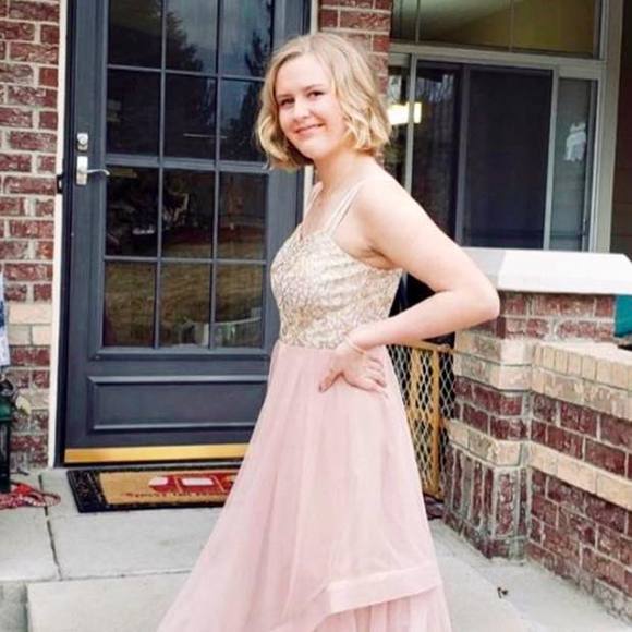 Profile Picture of Maddi Klayer (@maddiklayer) on Poshmark