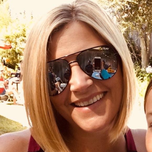 Profile Picture of Cherry Mitchell (@cherrymitchell) on Poshmark