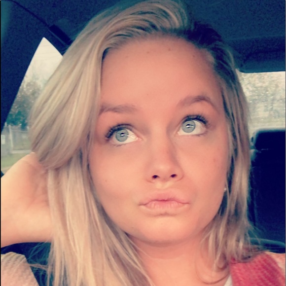 Profile Picture of Alysia Chavez (@chavezalysia) on Poshmark