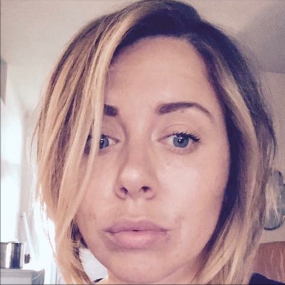 Profile Picture of Sarah Levanti (@sarahlevanti) on Poshmark