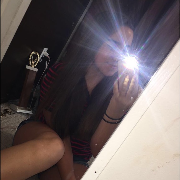 Profile Picture of Alexis Abbey (@alexis_abbey) on Poshmark