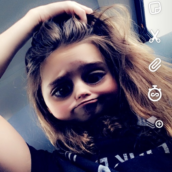 Profile Picture of Isabella Hanson (@isabellahm358) on Poshmark