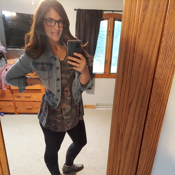 Profile Picture of Kelsey Gindt (@kelseygindt) on Poshmark