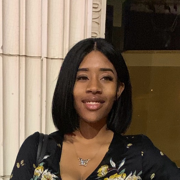 Profile Picture of Taylor Averytt (@tmaverytt_) on Poshmark