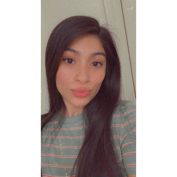 Profile Picture of Isabel Cardenas (@isabelc0806) on Poshmark
