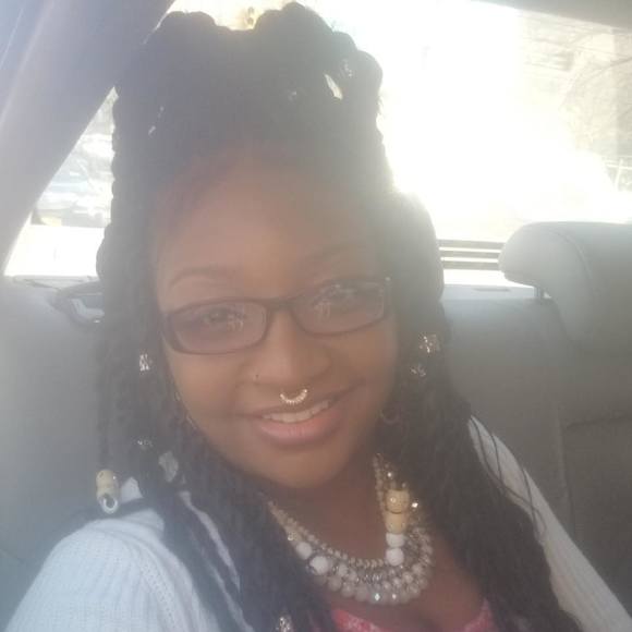 Profile Picture of Shawntel Williams (@shawntel31) on Poshmark