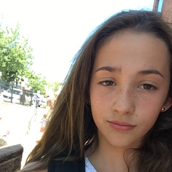 Kayl Ortmann - Poshmark Profile Picture of Kayl Ortmann (@kaylaort) on Poshmark