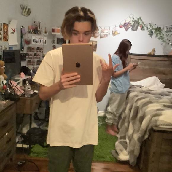 Profile Picture of Cameron Manning (@cameronmanni686) on Poshmark