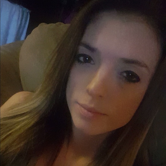 Profile Picture of Kimberly Kanagy (@kimkanagy) on Poshmark