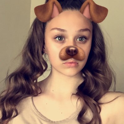 Profile Picture of Chloe Mark (@chloemark_) on Twitter